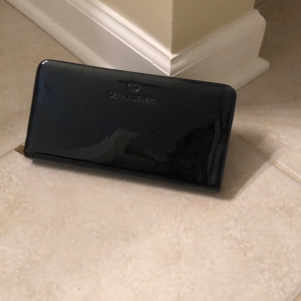Gerry Weber patent wallet in black